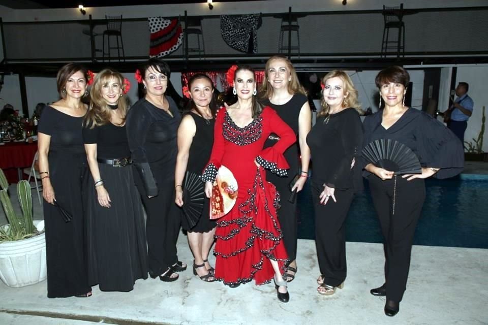 Bertha García, Yvonne González de Berlanga, Dolores Vázquez, Silvia Cantú, Celina Villarreal de González, Irma Elosua, Diana Lazcano y Orelia Rizzi