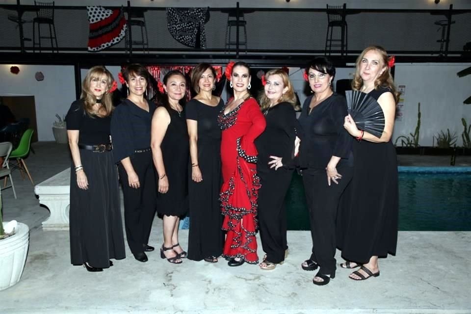 Yvonne González de Berlanga, Orelia Rizzi, Silvia Cantú, Bertha García, Celina Villarreal de González, Diana Lazcano, Dolores Vázquez e Irma Elosua