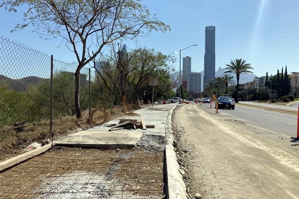 En total se contemplan 903 metros cuadrados de banqueta de concreto reforzado alrededor del Parque Rufino Tamayo.