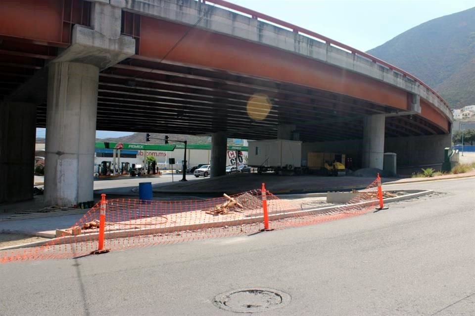 Señalan vecinos de San Jerónimo inquietudes obra de Municipio denominada Intersecciones Seguras Anillo Periférico y Rogelio Cantú.