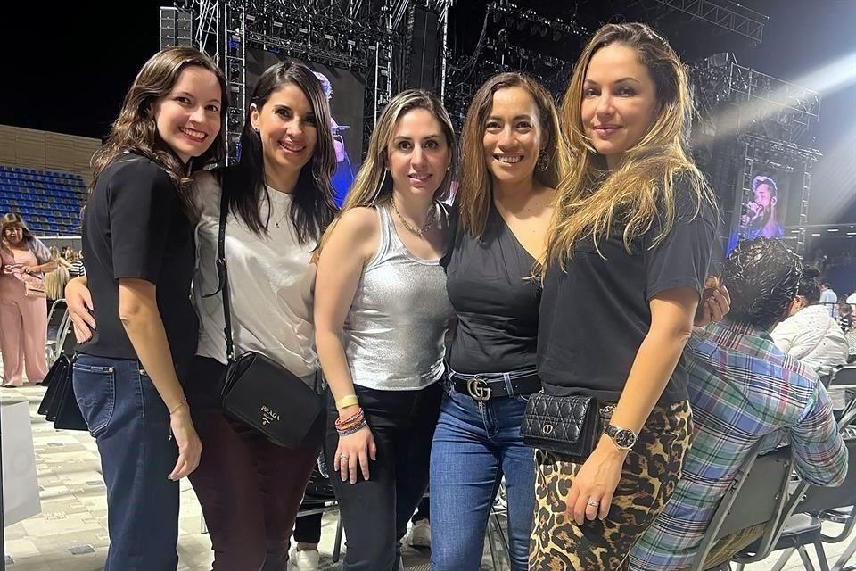 Ruth Peña, Nayvi Sosa, Iliana González, Monserrat Pineda y Phenelope Sandoval