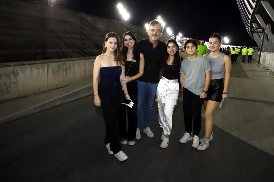 Alexa Furber, Mariana Núñez, Alberto Furber, Ana Gaby Núñez, Alberto Furtber y Michelle Furber