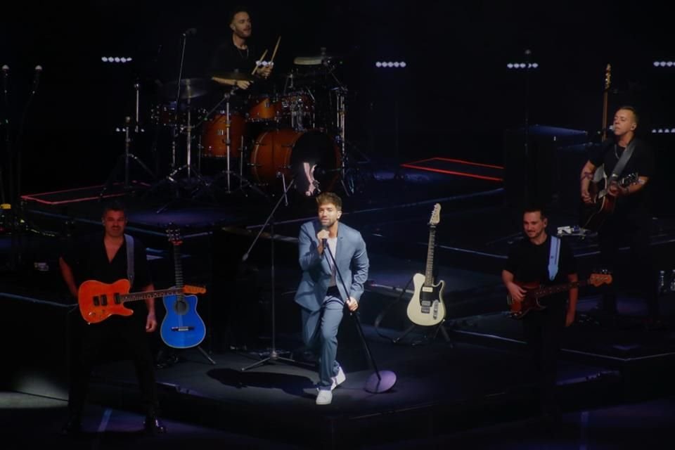 El cantante Pablo Alborán complació a 9 mil 560 fans del Auditorio Nacional con su gira 'La Cuarta Hoja'.