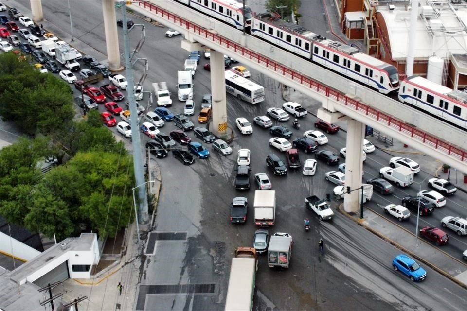 El problema generó molestia entre conductores que buscarán la forma de ponerse ade acuerdo para comenzar a mover los vehículos.