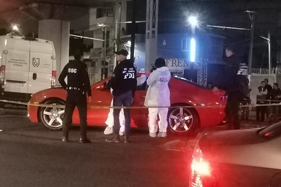 El conductor y el copiloto del Camaro naranja, fallecieron. 