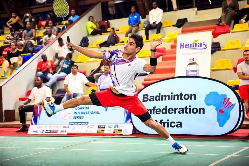 El regio y seleccionado mexicano de badminton Ramón Garrido ganó el International Series Uganda 2023 y puntos en el ranking olímpico en el círcuito mundial.