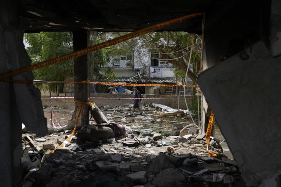 Destrucción causada por un cohete disparado de la Franja de Gaza a Ashkelon, Israel.