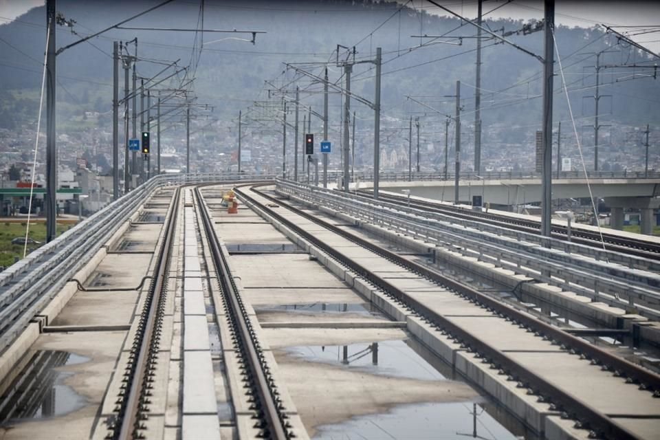 AMLO propondrá a los concesionarios de ferrocarriles de carga que operen trenes eléctricos de pasajeros para comunicar a todo el País.