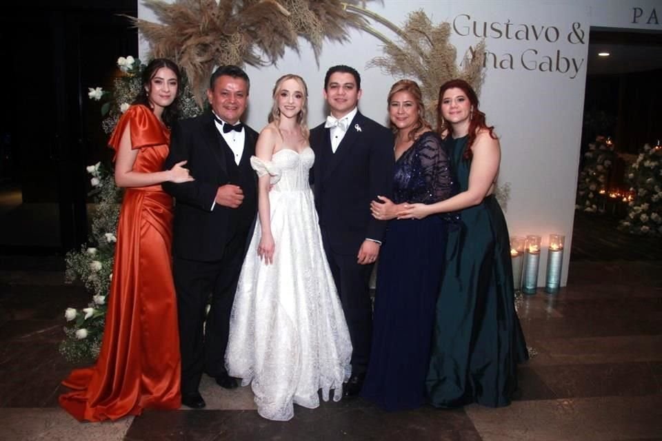 Myrna Andrade Lozano, Gustavo Andrade Álvarez, Ana Gabriela Siller Flores, Gustavo Enrique Andrade Lozano, Myrna Lozano de Andrade y Paula Andrade Lozano