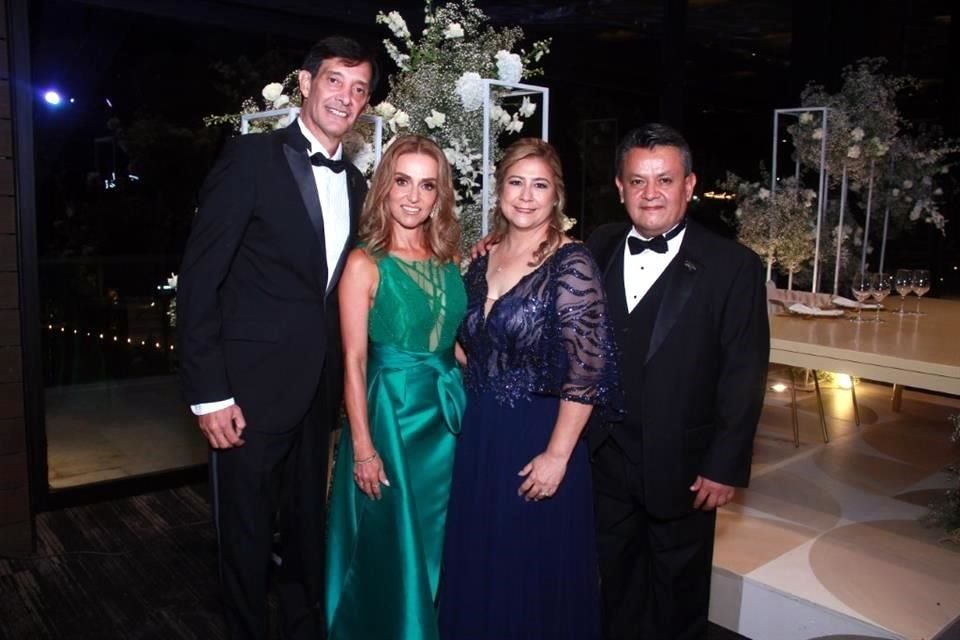 Carlos Siller de la Fuente, Gaby Flores de Siller, Myrna Lozano de Andrade y Gustavo Andrade Álvarez