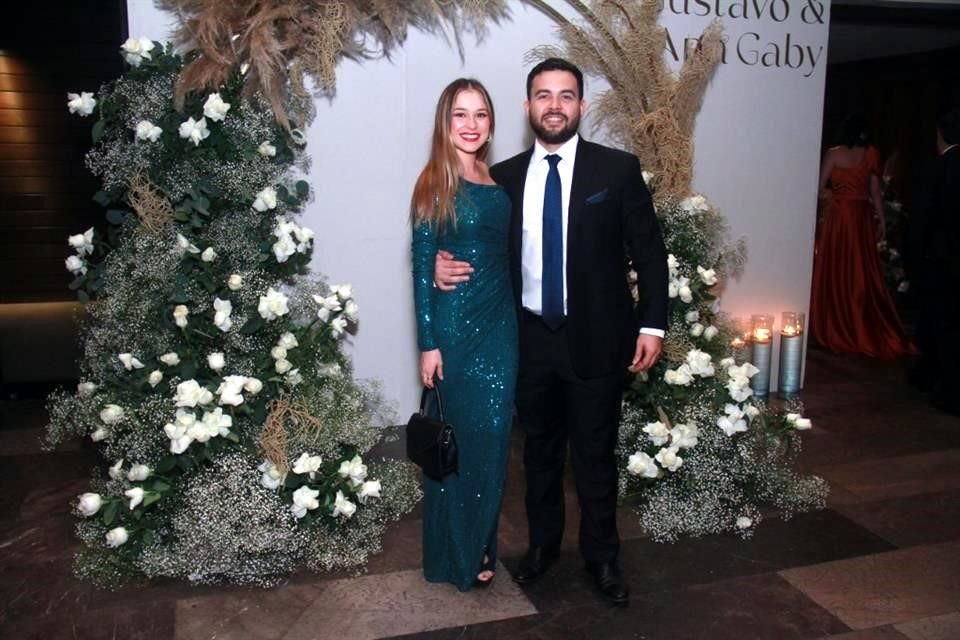 Amanda Meléndez Schiaffino y Diego Coss