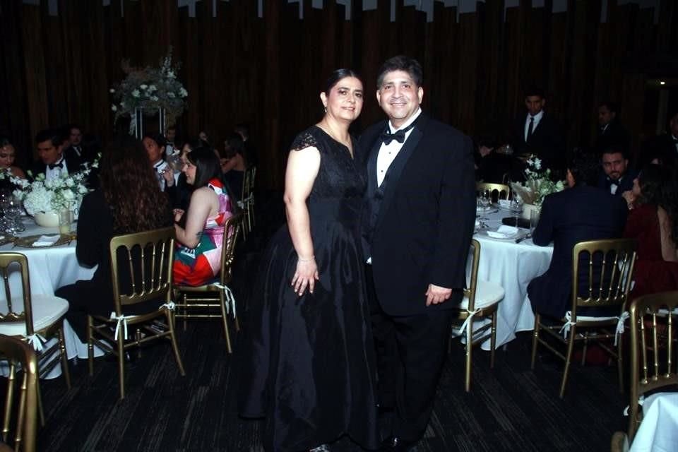 Nancy de Garza y Gustavo Garza