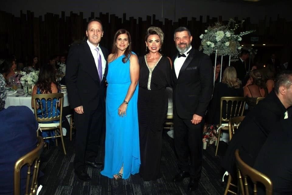 Mario Martínez, Ana Isabel Martínez, Mónica Martínez de Lozano y y Marcelo Lozano González