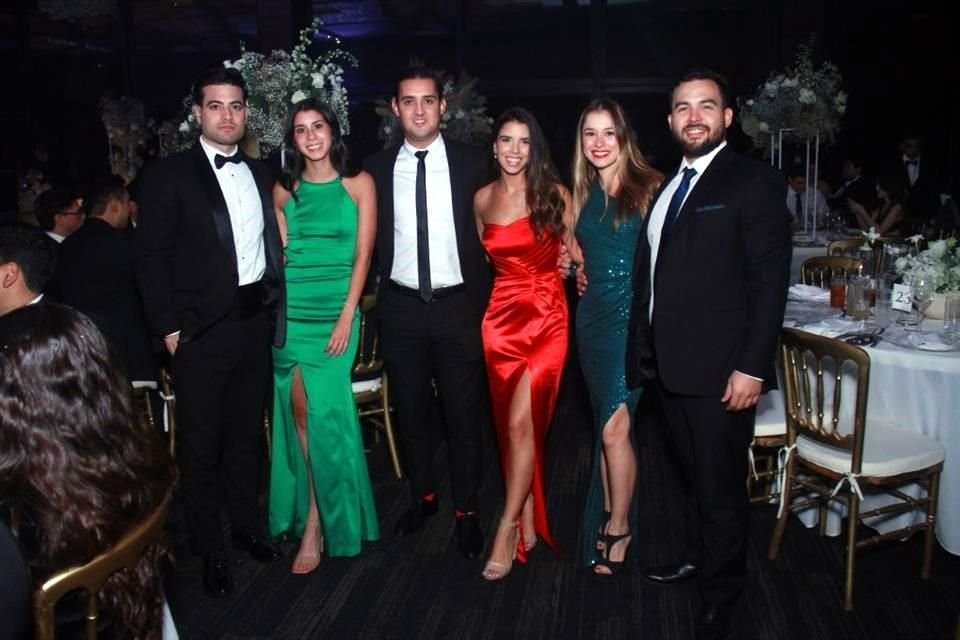 Andrés López, Mónica Holguín, Maximiliano Rueda,Michelle Zapian, Amanda Meléndez Schiaffino y Diego Coss