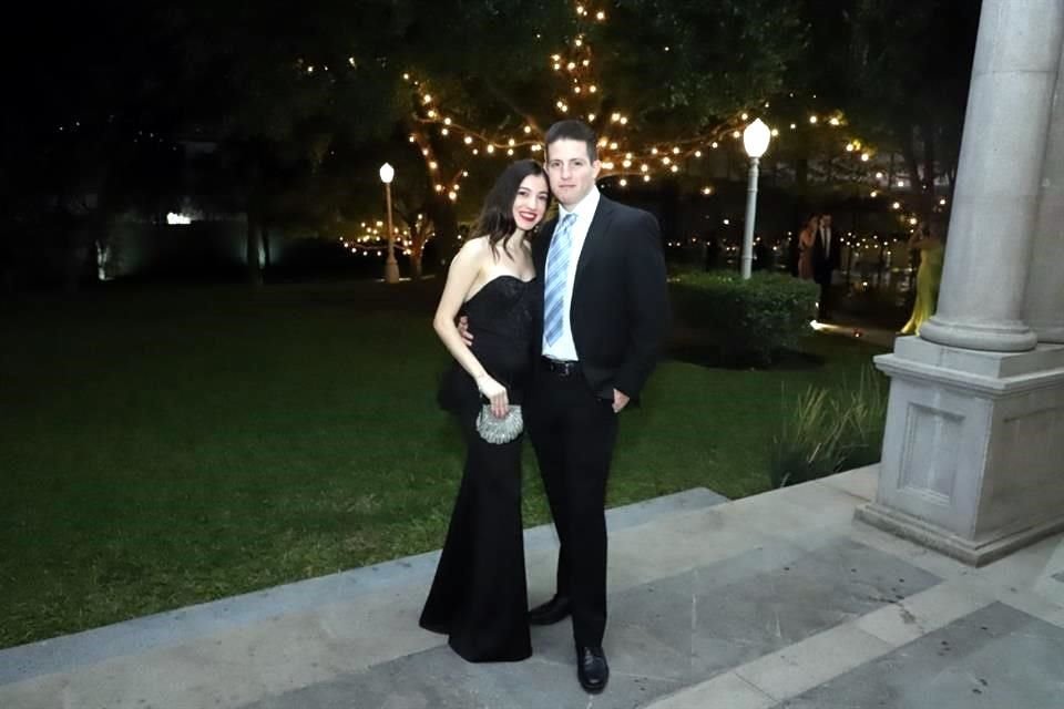 Paola Hinojosa y Hugo González