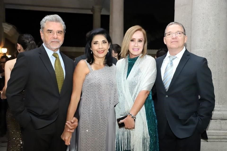 Adrián Martínez, Alma Treviño de Martínez, Nancy de González y Ricardo González
