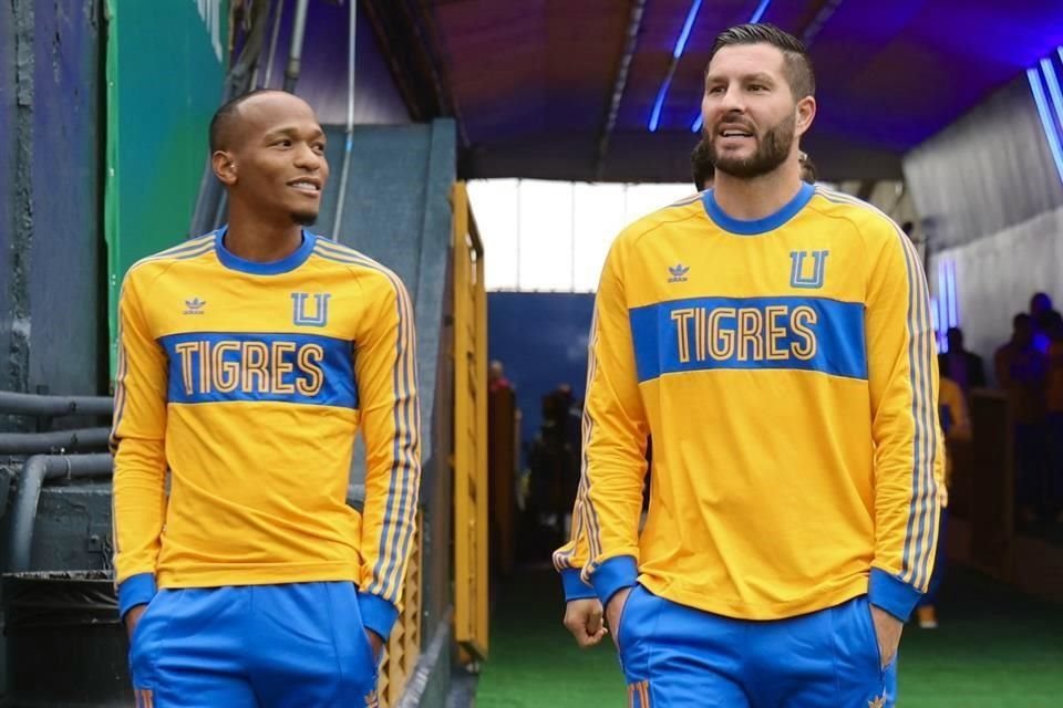 Los Tigres se tomaron la foto oficial del Apertura 2023 con una playera de colección.
