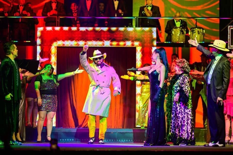 'La Vida Galante' al Auditorio Cumbres, protagonizada por Arturo Carmona, con la actuación especial de su hija Melanie Carmona y la cantante Myriam Montemayor.