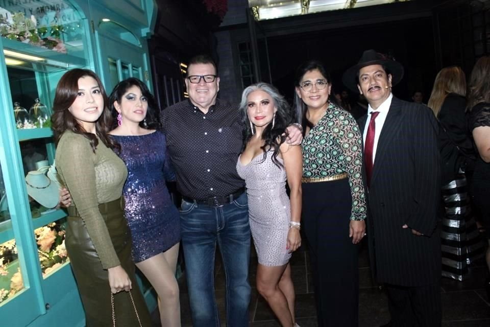 Dany Leza, Daniela Francés, César Leza, Lucinda Zamarripa, Mary Carmen De Leza y Gerardo Blanco
