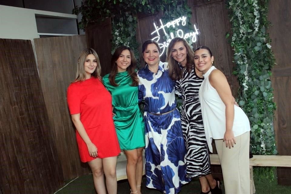 Camila Cruz, Alejandra de la Cruz, Brenda Villarreal, Ericka Salinas y Eugenia Castro