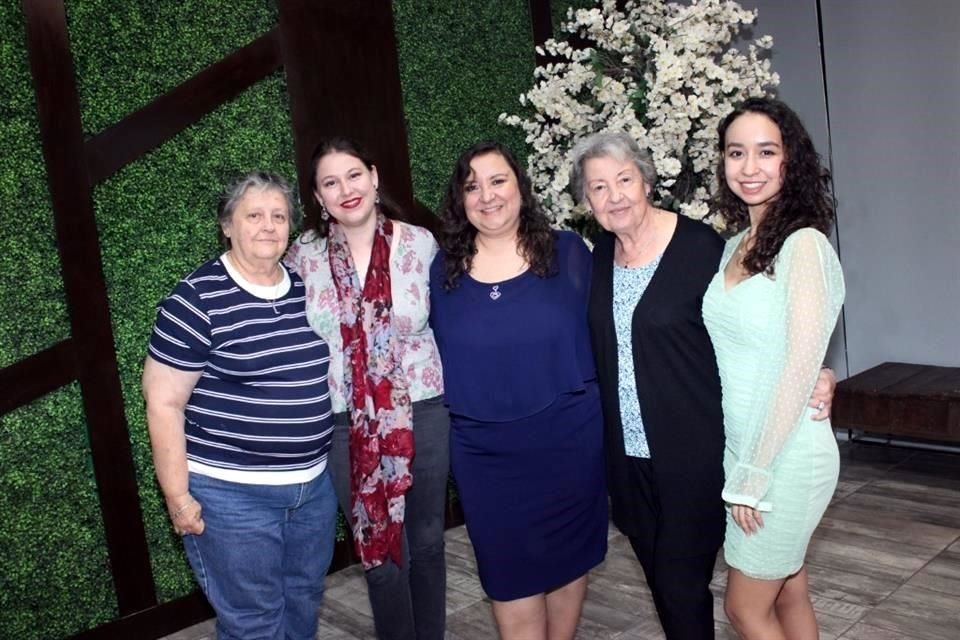 Leticia Treviño, Alicia García, Aurora Villarreal, Gloria Treviño y Gloria Martínez