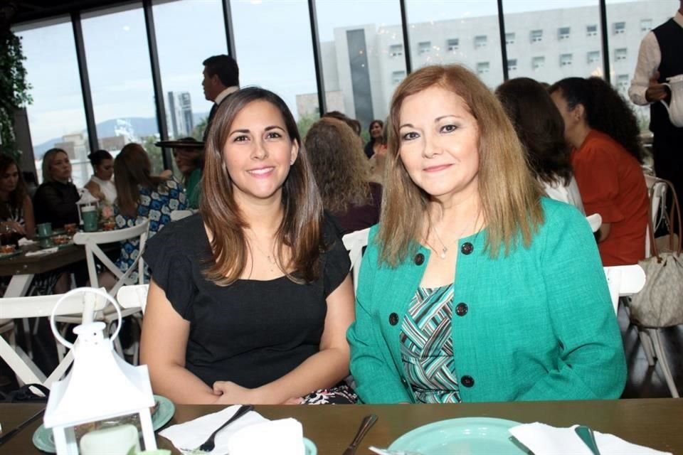 Karla Leal y Enriqueta Escobedo
