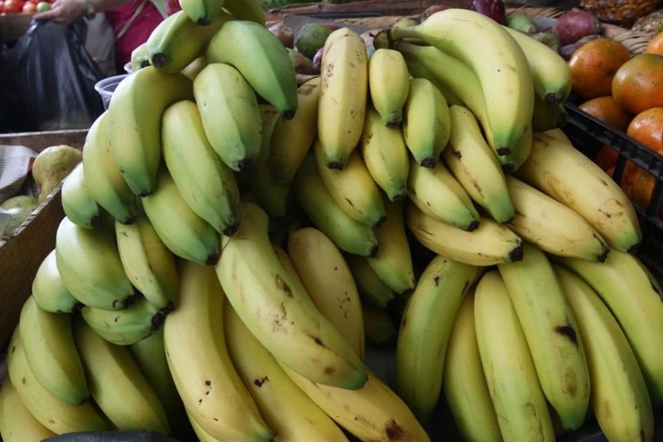 Como ha ocurrido con productores de limón y aguacate en Michoacán, ahora agricultores de platano de Chiapas resienten extorsión del crimen.