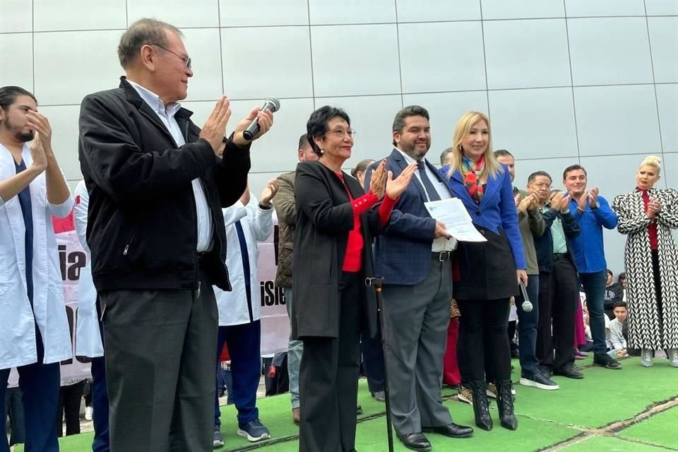 Autoridades estatales encabezan la designación del Doctor Joel Cazares Rangel como el nuevo director del Hospital Tierra y Libertad.