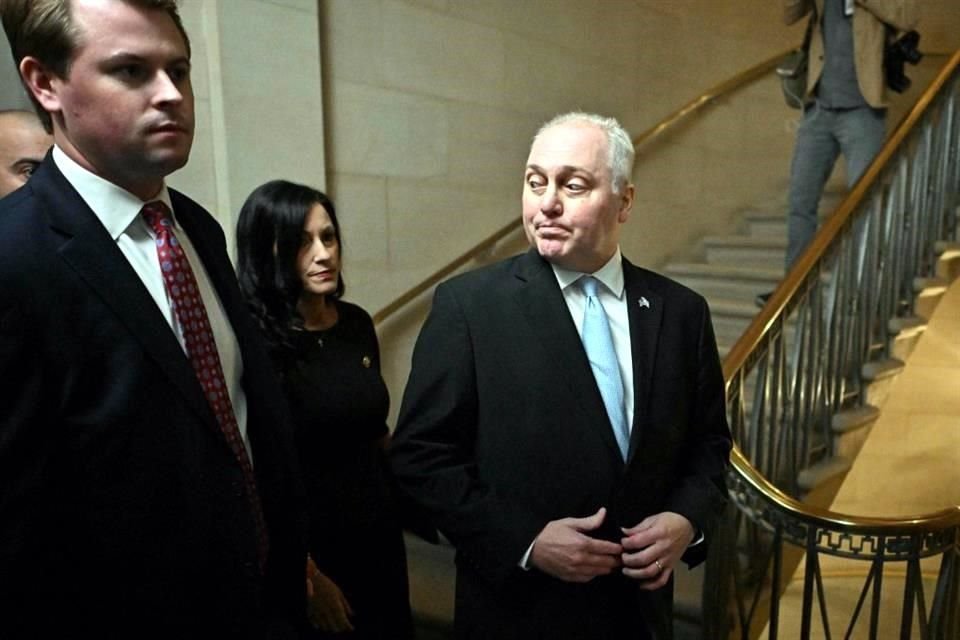 El líder de la mayoría de la Cámara de Representantes, Steve Scalise, republicano de Luisiana, sale después de una votación de nominación de presidente de la Cámara de Representantes Republicana.