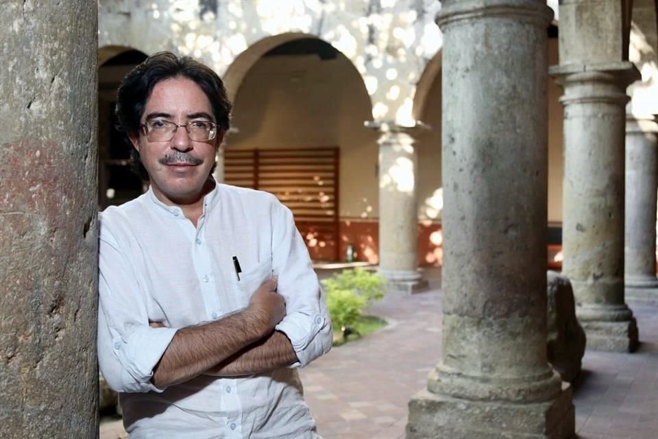 Ya en su nuevo puesto, Pedro Salmerón dijo que trabajará en la preservación y difusión del Museo Regional de Guadalajara.