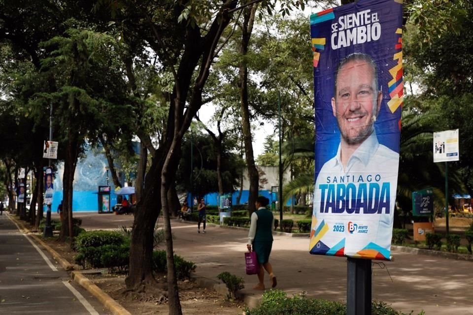 En Municipio Libre se colocaron pendones de supuesto material reciclable y han sido exhibidos en redes sociales.