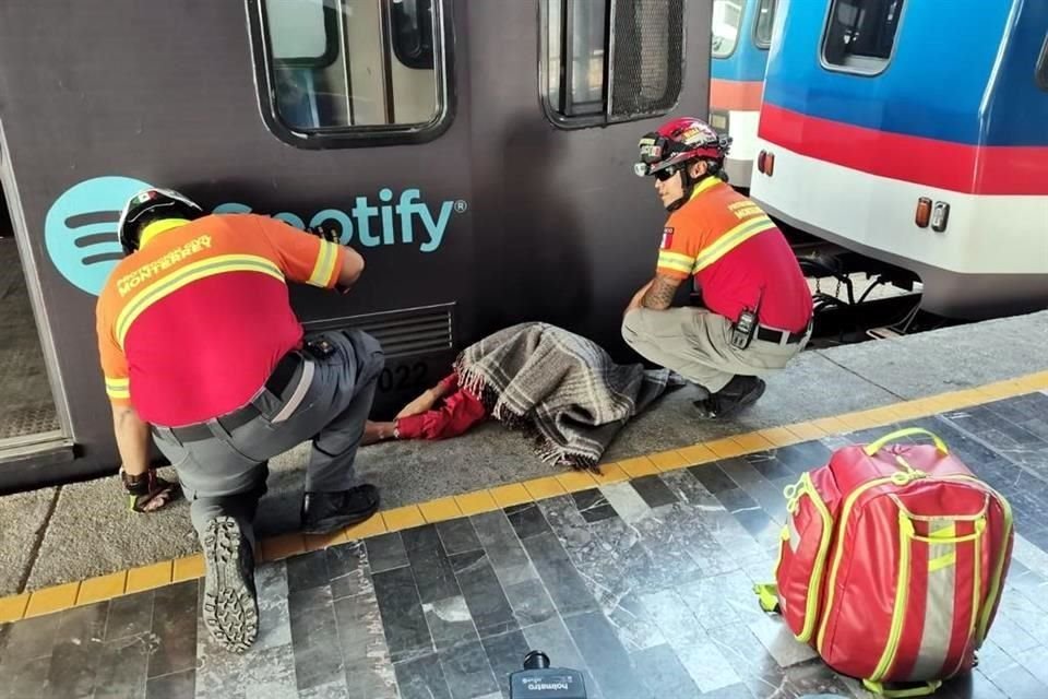 Un hombre con discapacidad visual muere prensado con un vagón del metro y la estructura del andén, en la estación San Bernabé.
