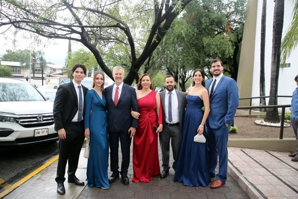 Mauricio Cantú, Mabel Villarreal, Jaime Luis Villarreal, Sofía Zambrano, Jaime Luis Villarreal, Sofía Villarreal y Adrián Pérez