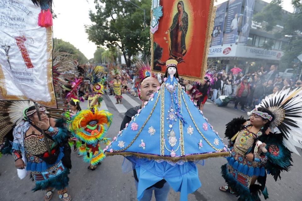 Algunos fieles llevaron sus propias imágenes de la Virgen de Zapopan, otras vírgenes y santos, a la Romería 2023.