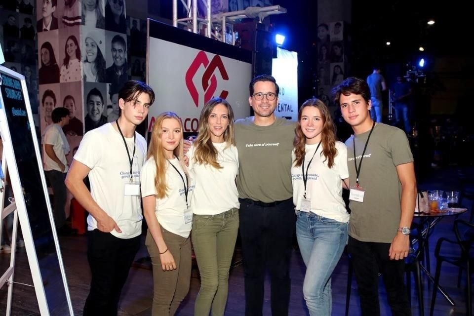 Pablo de la Garza Zambrano, Valeria de la Garza Zambrano, Mónica Zambrano de De la Garza, Óscar de la Garza, Sofía de la Garza Zambrano y Jorge de la Garza Zambrano