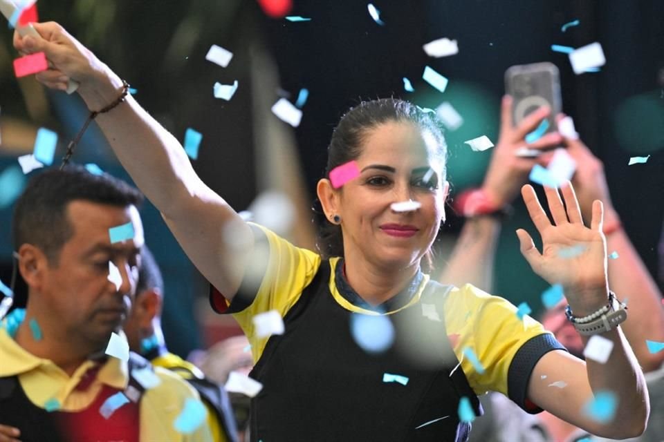 La candidata Luisa González durante su cierre de campaña en Guayaquil, Ecuador.