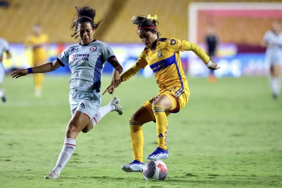 Imágenes del partido entre Tigres Femenil y Cruz Azul.