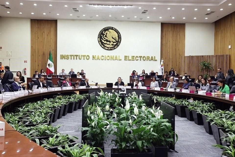 El Consejo General del Instituto aprobó que las precampañas comiencen el 20 de noviembre del 2023 y concluyan el 18 de enero del 2024.