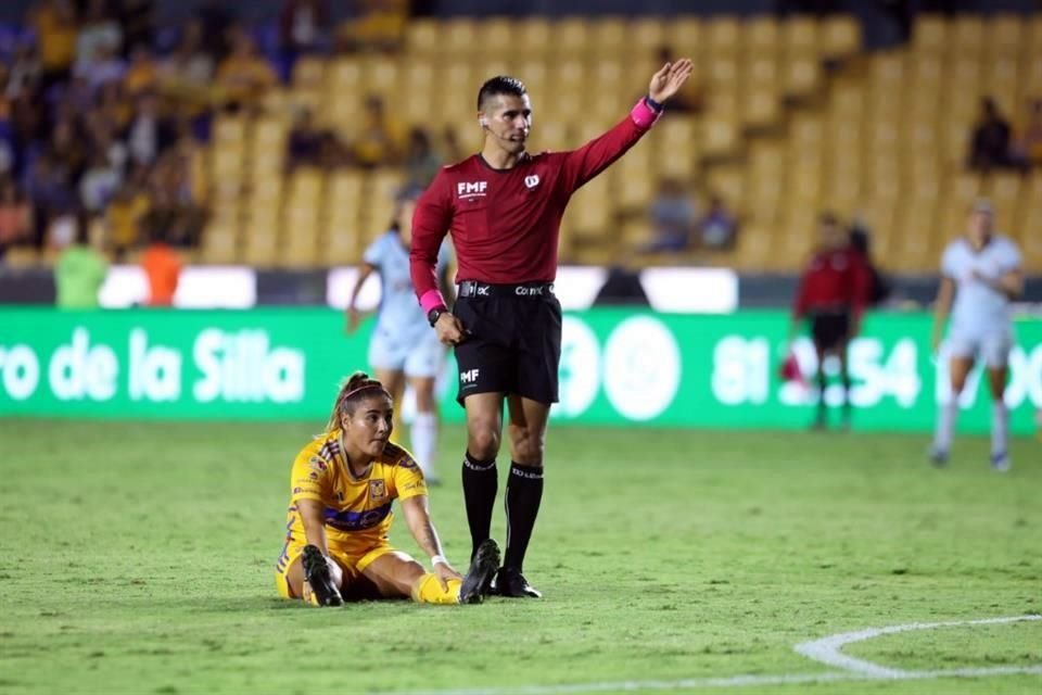 Más de las acciones del triunfo de Tigres Femenil 1-0 sobre Cruz Azul.