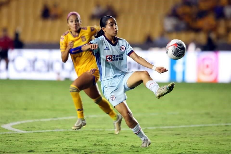 Más de las acciones del triunfo de Tigres Femenil 1-0 sobre Cruz Azul.