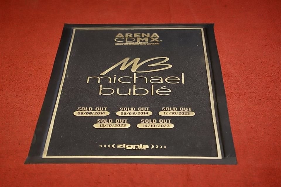 El canadiense develó una placa por sus cinco presentaciones llenas en la Arena CDMX.