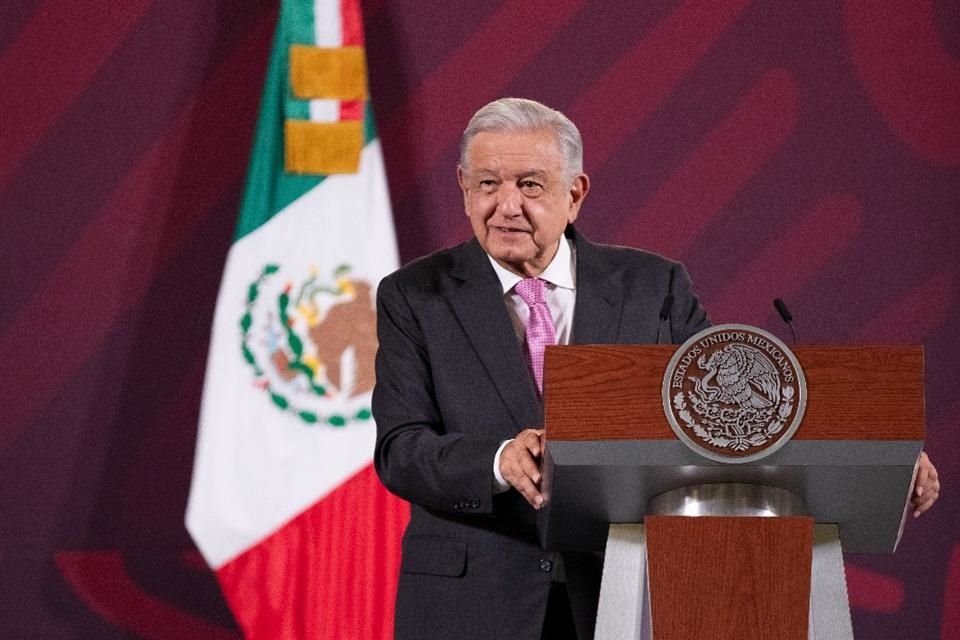 AMLO acusó que en PJ quieren mantener privilegios.