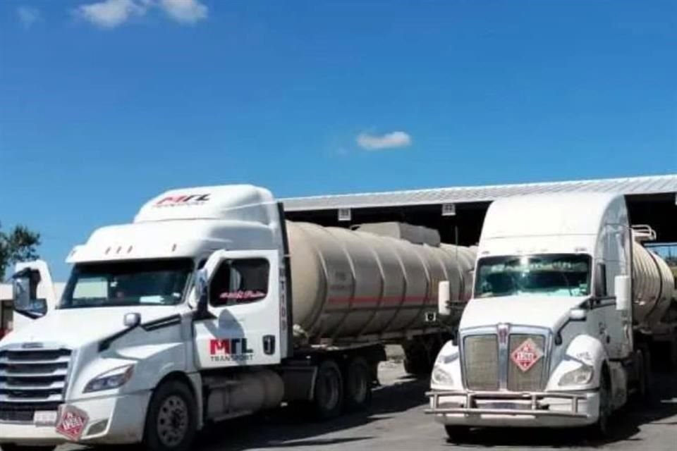 Las pipas con el combustible fueron aseguradas en operativos realizados en el Puente Internacional Ignacio Zaragoza.