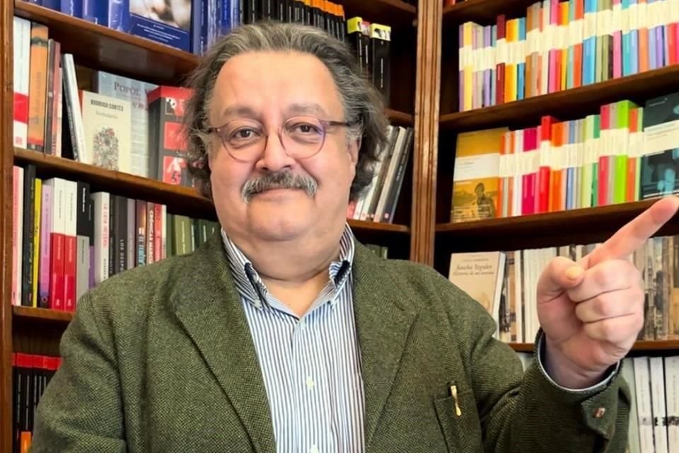 Jorge cuenta que disfrutó la aventura de escribir la novela, sobre todo porque cumplió con la consigna de narrar la historia de una mujer a todas luces extraordinaria, pero que no era conocida.
