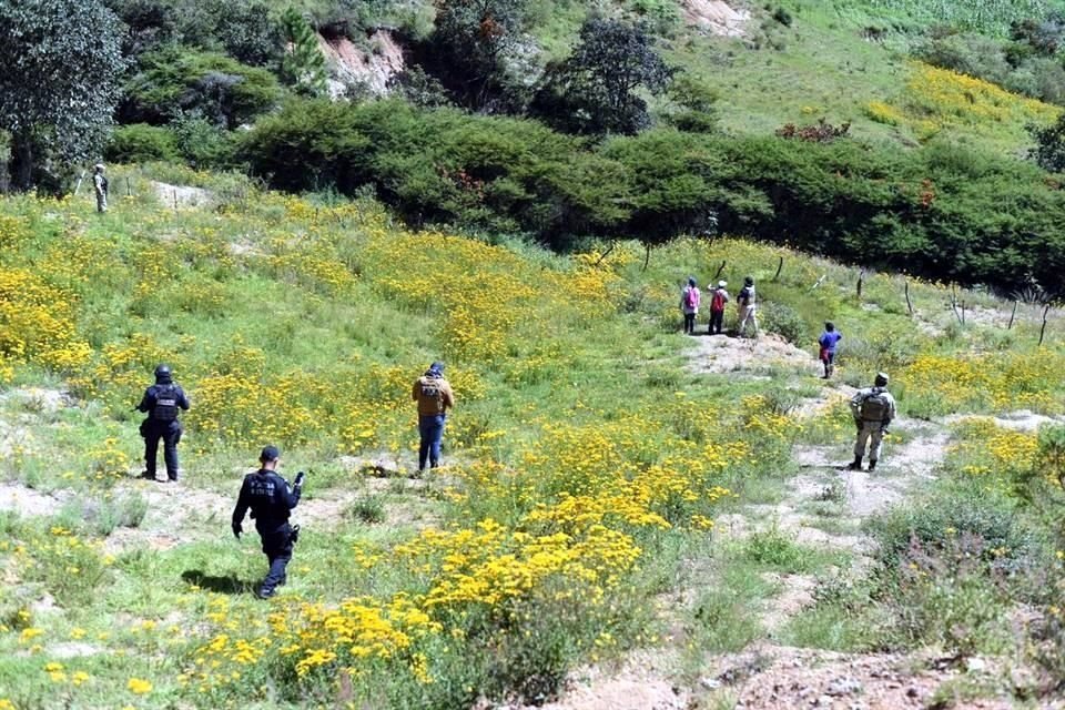 Integrantes de la Comisión de Búsqueda de la FGE iniciaron otro recorrido más por los cerros y veredas de la zona.