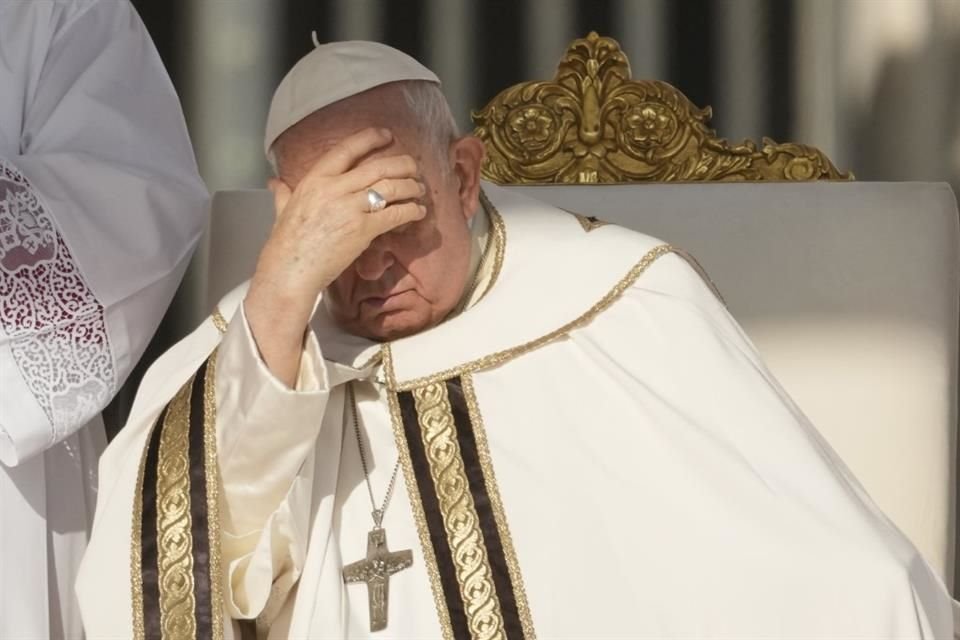 El Papa Francisco pidió que haya corredores humanitarios para ayudar a sitiados en Gaza.