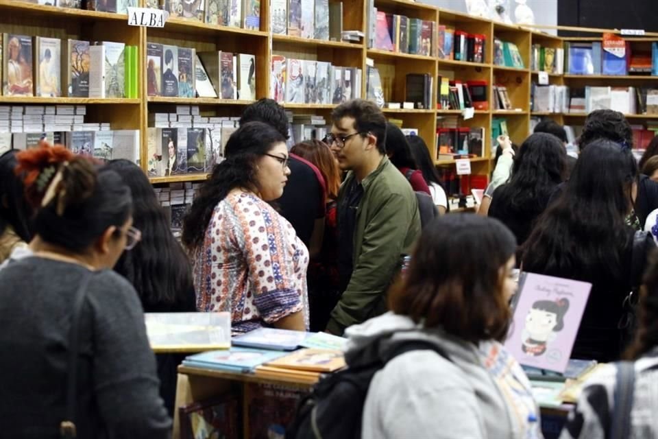 Miles de personas acudieron a Cintermex para disfrutar del último día de actividades de la Feria Internacional del Libro Monterrey 2023.