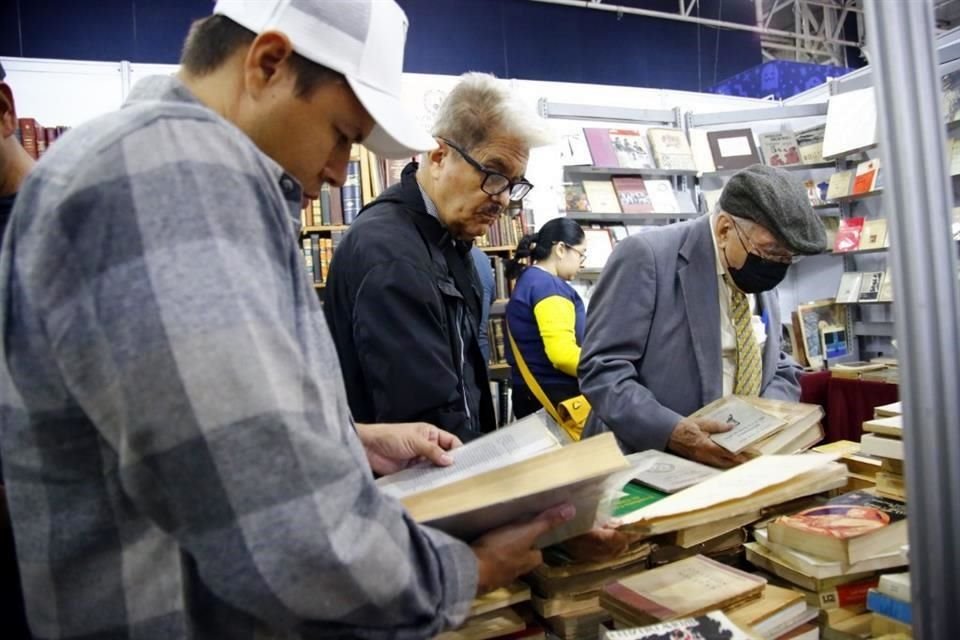 Miles de personas acudieron a Cintermex para disfrutar del último día de actividades de la Feria Internacional del Libro Monterrey 2023.