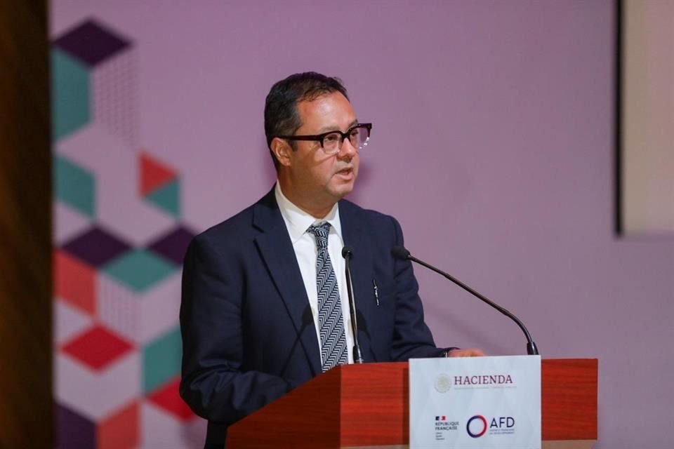 El subsecretario de Hacienda, Gabriel Yorio, reportó este miércoles el inicio de operaciones de refinanciamiento de deuda externa e interna de 2025, sin revelar mayores detalles.