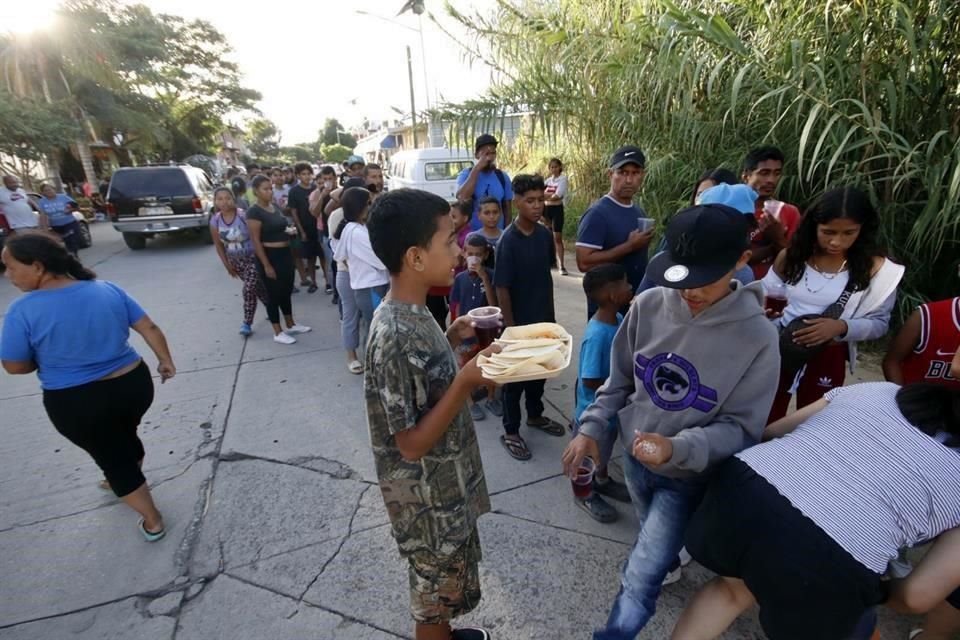 Se estima que desde agosto, entre 3 mil y 6 mil migrantes llegan todos los días al sur de México.